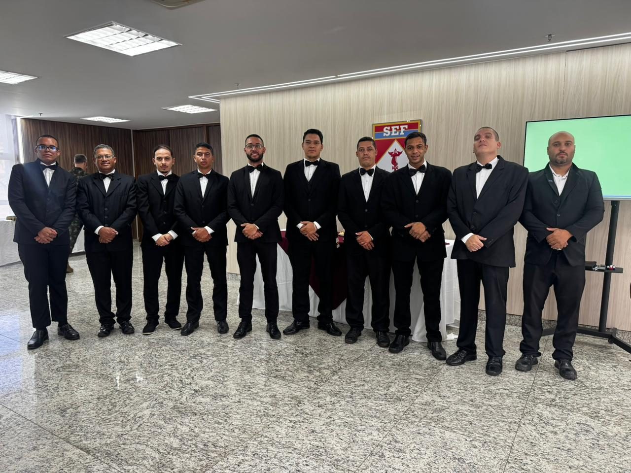 Equipe de garçons da Elementar em evento corporativo